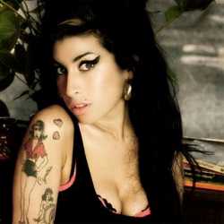 Elhunyt Amy Winehouse Elhunyt Amy Winehouse