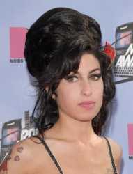 Elhunyt Amy Winehouse Elhunyt Amy Winehouse