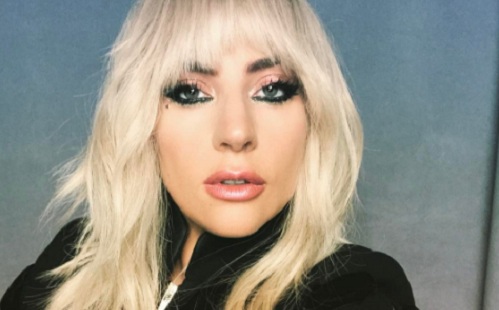 Lady Gaga a műtött Selena Gomezt dícsérte