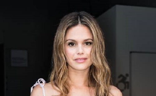 Rachel Bilson szingli lett