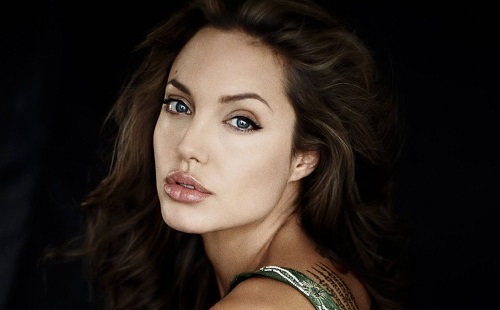 Életeket ment Angelina Jolie?