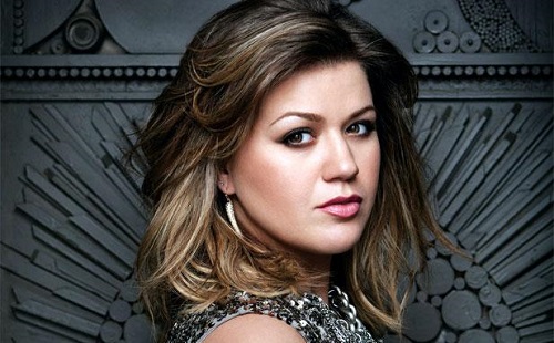 Kelly Clarkson meglepetésre készül