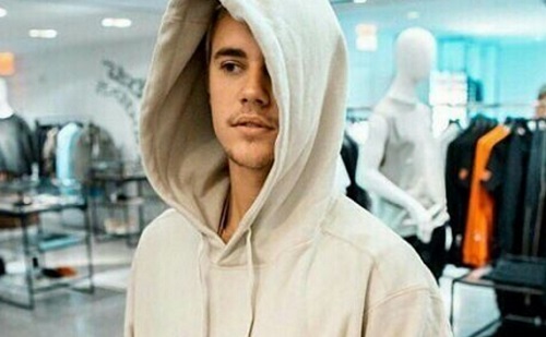 Justin Bieber neki ment rajongójának
