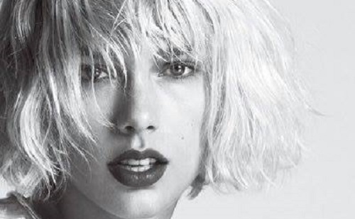 Taylor Swift kés alá feküdt?